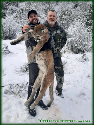 guided mountain lion hunts in Colorado, Wisconsin hunter on a big game hunt with Cat Track guides and outfitters